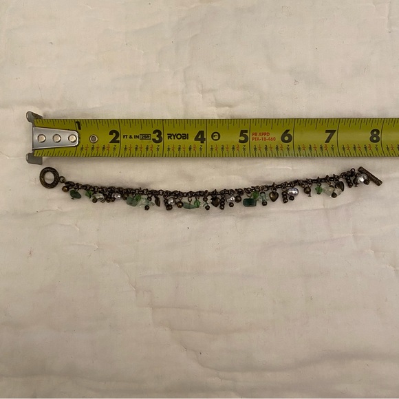 Bracelet with different shades of green stones with toggle clasp - Picture 3 of 5